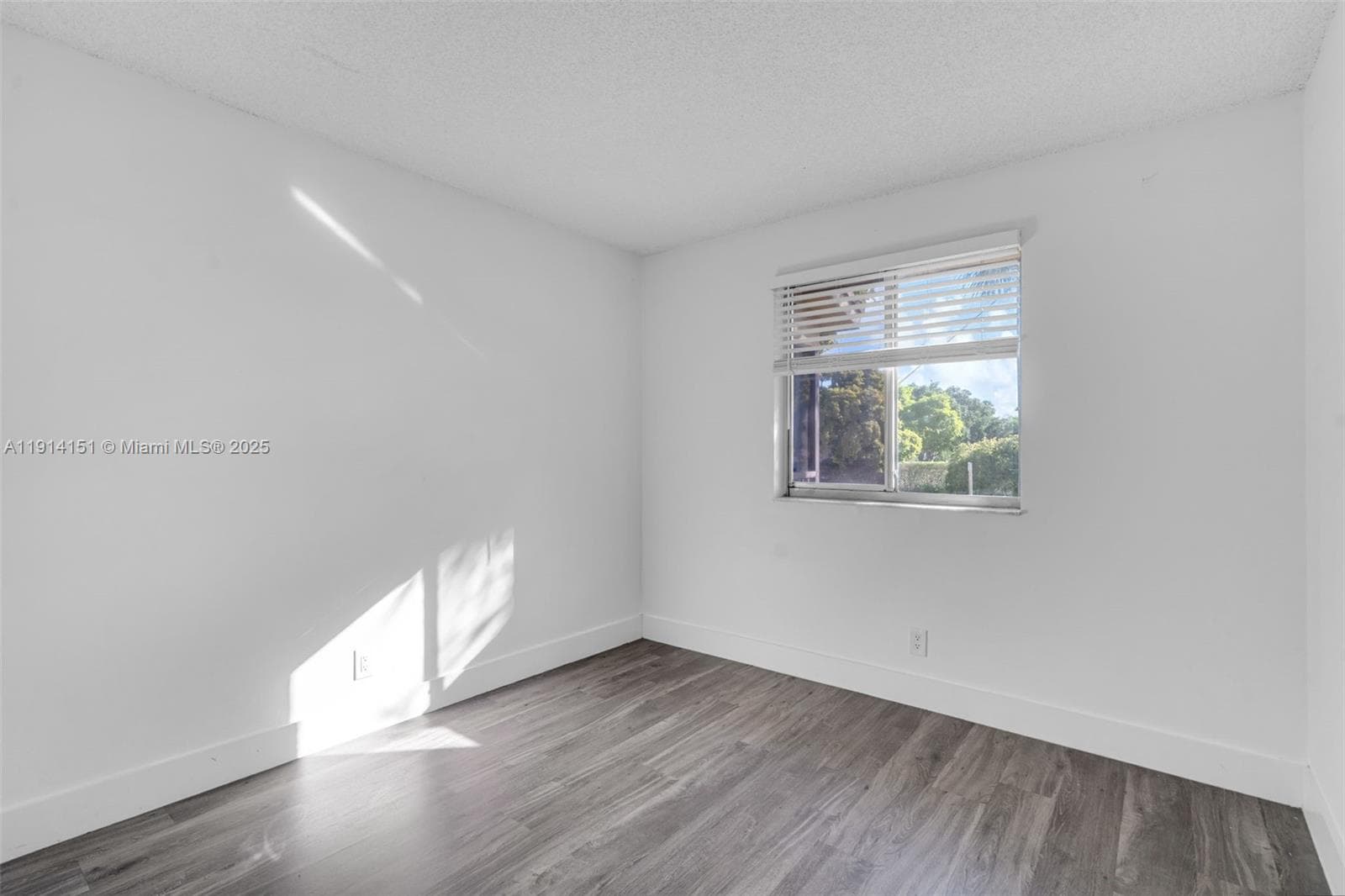 OAKLAND FOREST CLUB CONDO · #203 in Oakland Park - Photo 17