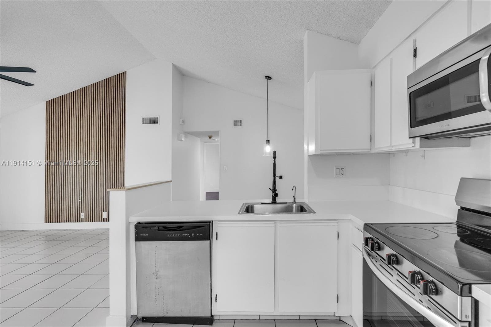 OAKLAND FOREST CLUB CONDO · #203 in Oakland Park - Photo 3
