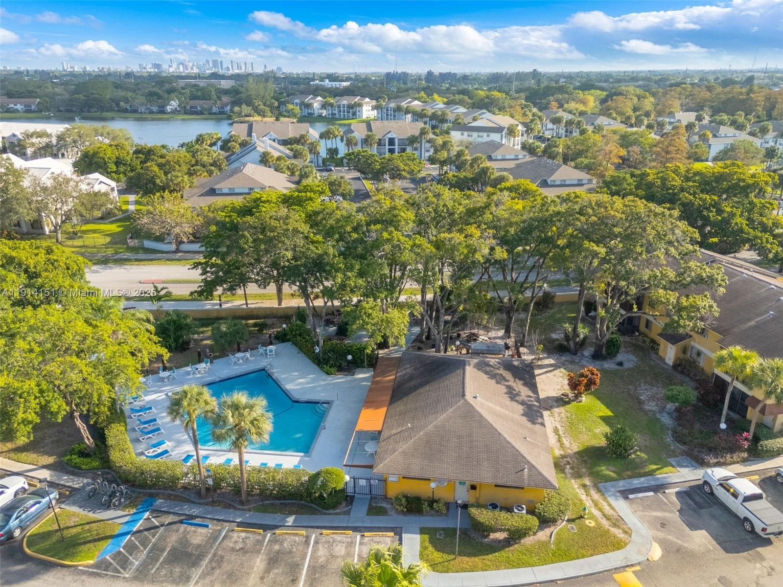 OAKLAND FOREST CLUB CONDO · #203 in Oakland Park - Photo 24