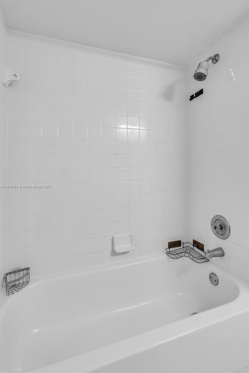 OAKLAND FOREST CLUB CONDO · #203 in Oakland Park - Photo 18