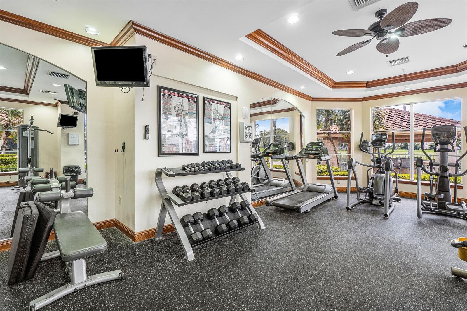 047-11770SaintAndrewsPlace-304-Wellingto