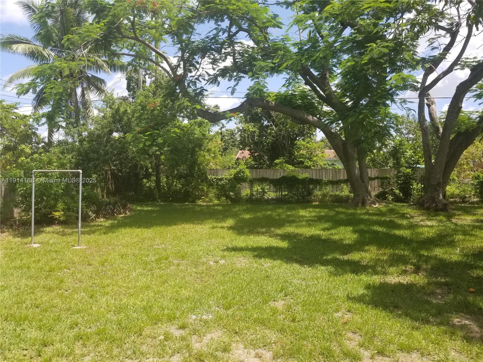 1085 NW 133rd St photo 3