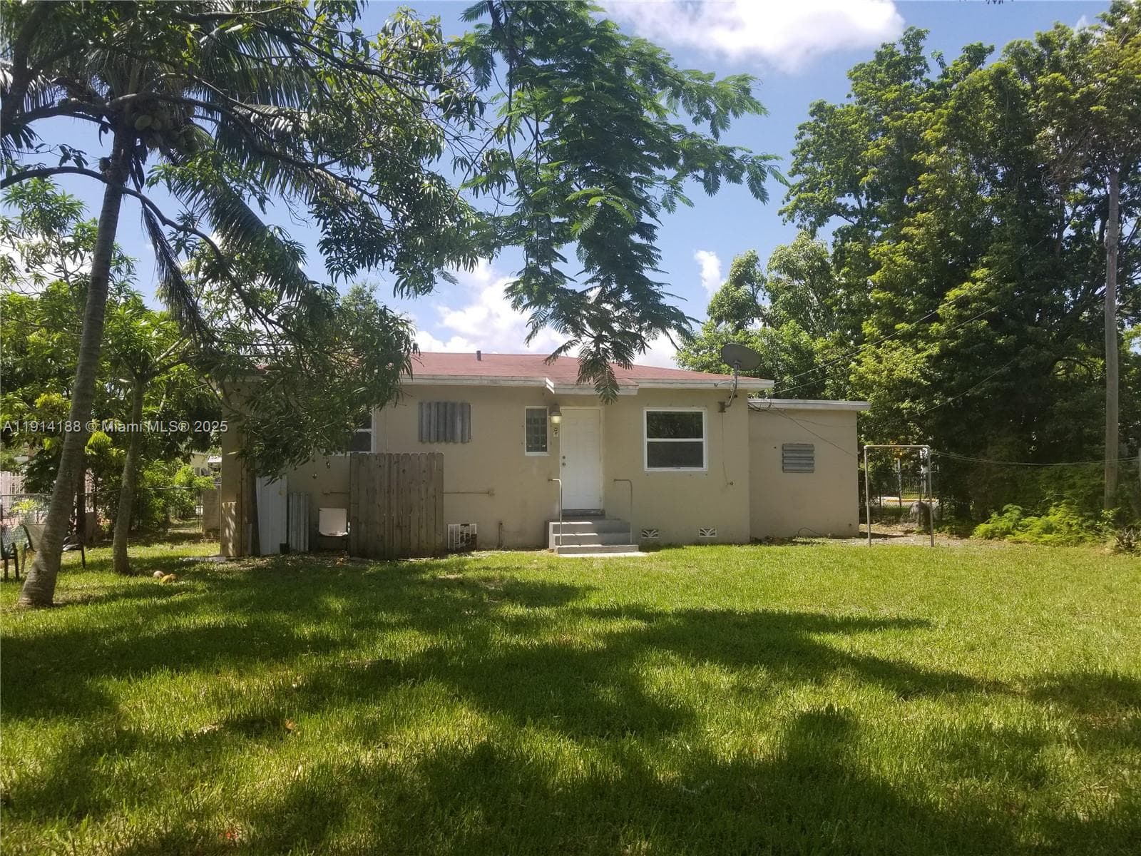 1085 NW 133rd St photo 1