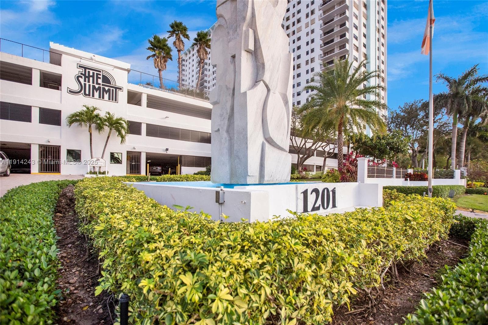 SUMMIT CONDO · #218N in Hollywood - Photo 2