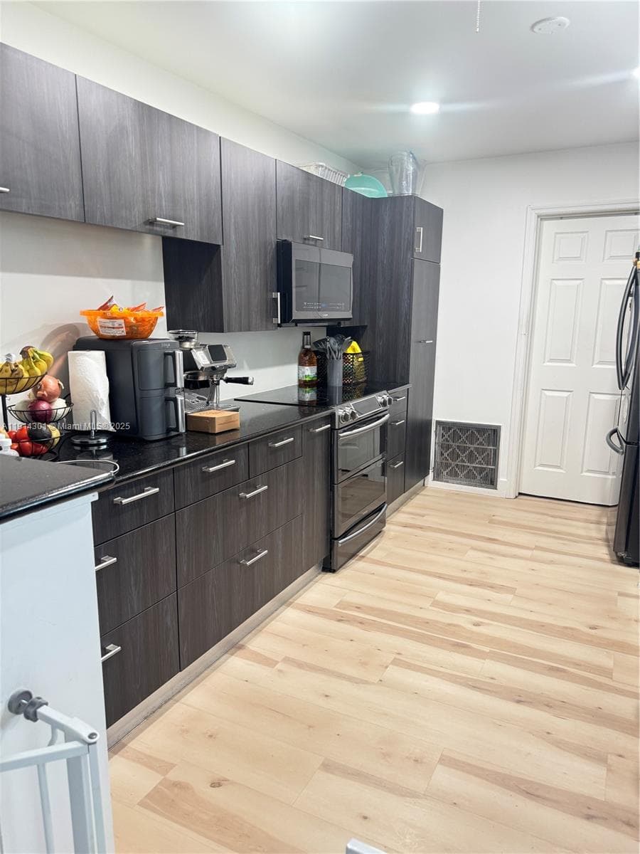 3807 Hayes St #0 photo 11