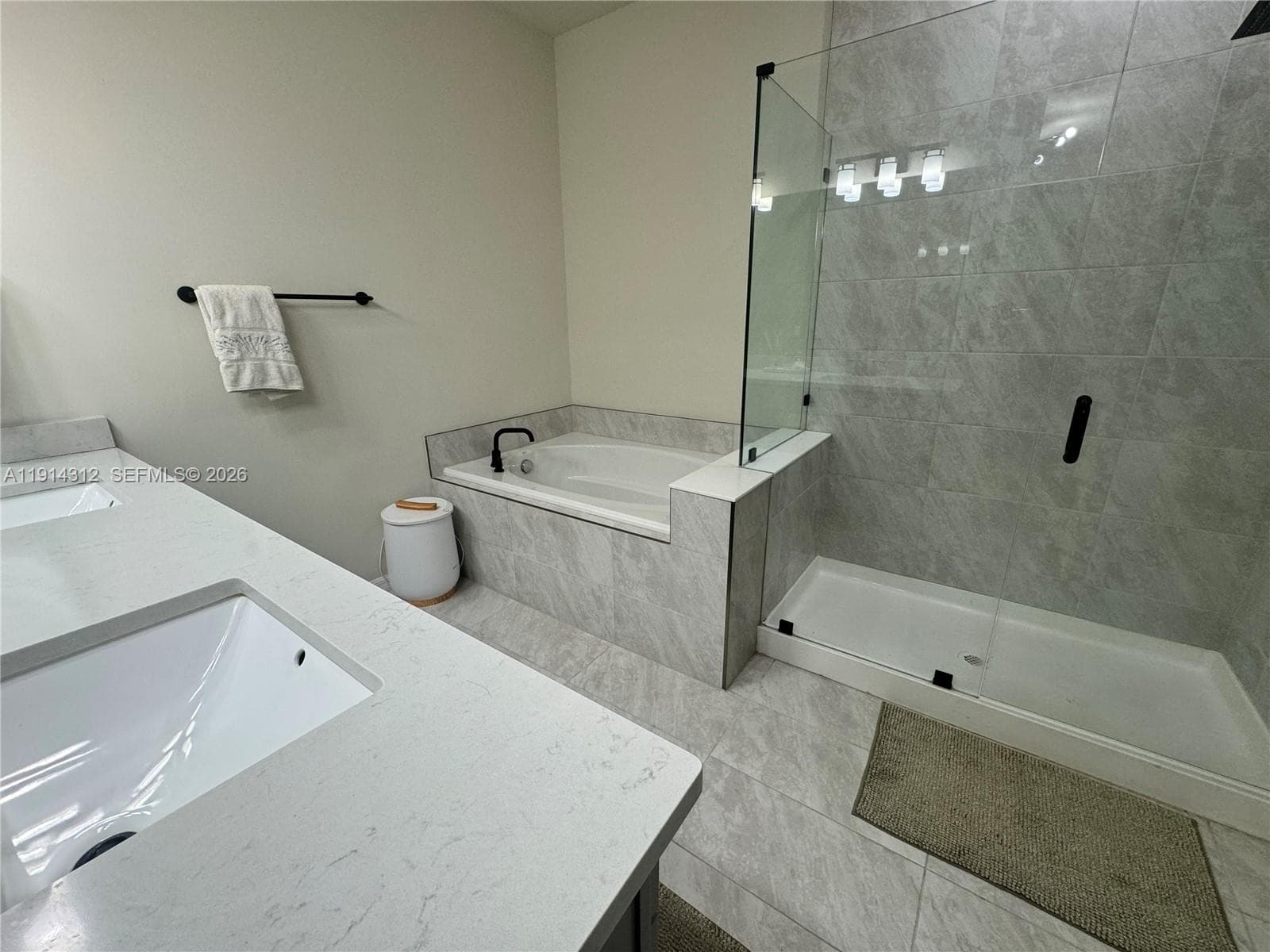 2162 Appleton Cir N photo 20