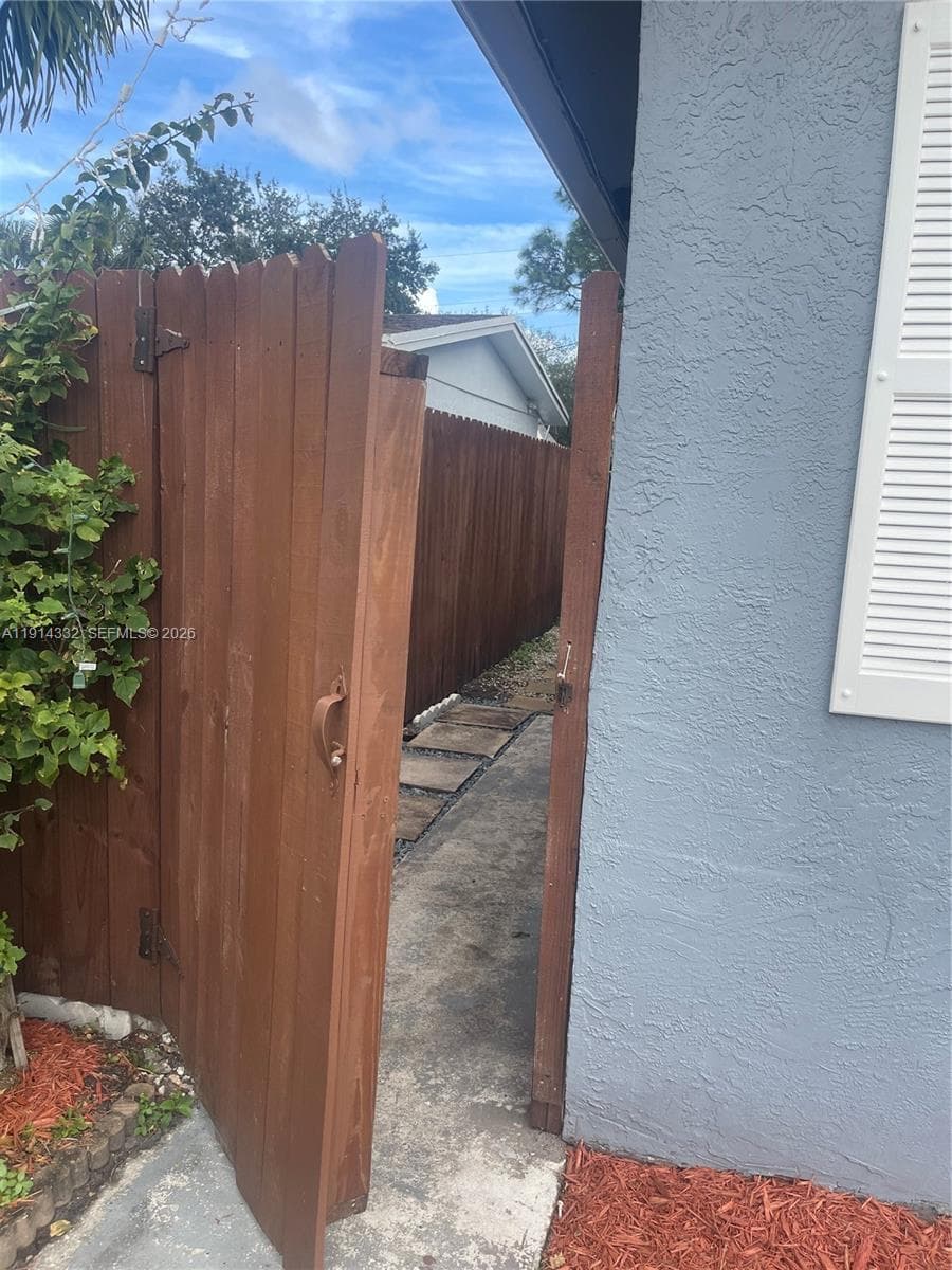 428 NW 16th Ave photo 2