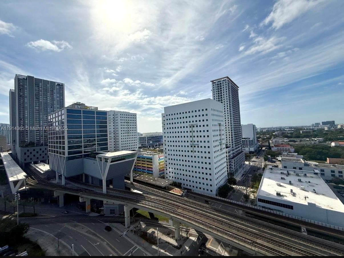 MADISON DOWNTOWN CONDO · #W-2105 in Miami - Photo 1