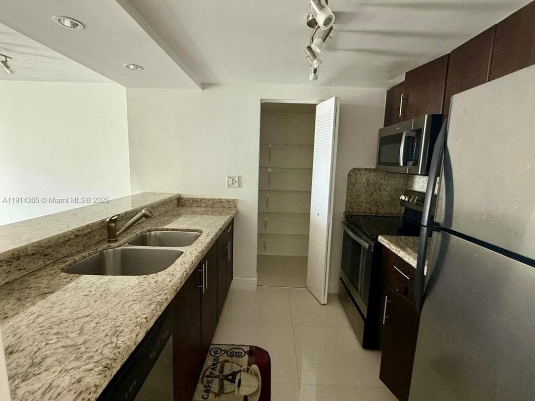 MADISON DOWNTOWN CONDO · #W-2105 in Miami - Photo 4