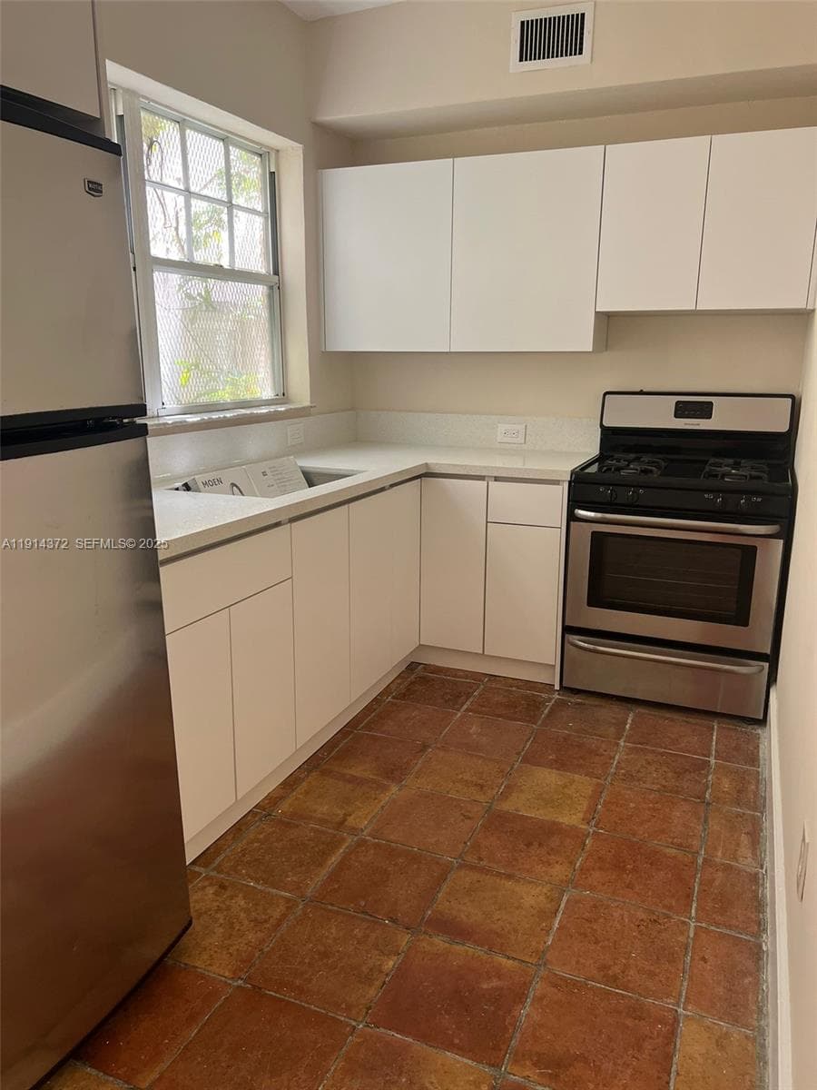 PALM GARDEN CONDO · #15 in Miami Beach - Photo 6