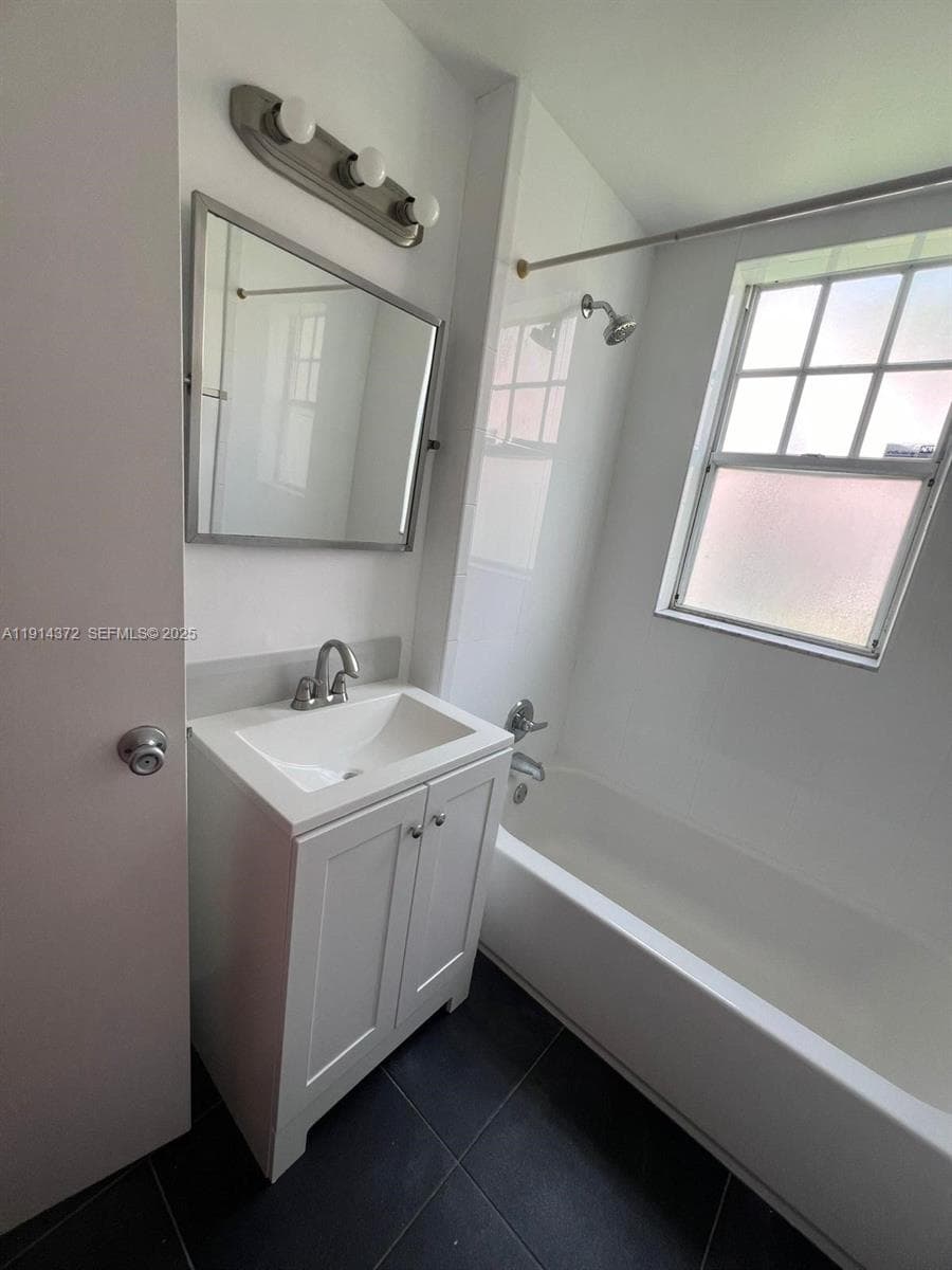 PALM GARDEN CONDO · #15 in Miami Beach - Photo 14
