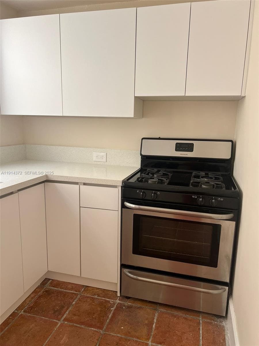 PALM GARDEN CONDO · #15 in Miami Beach - Photo 8
