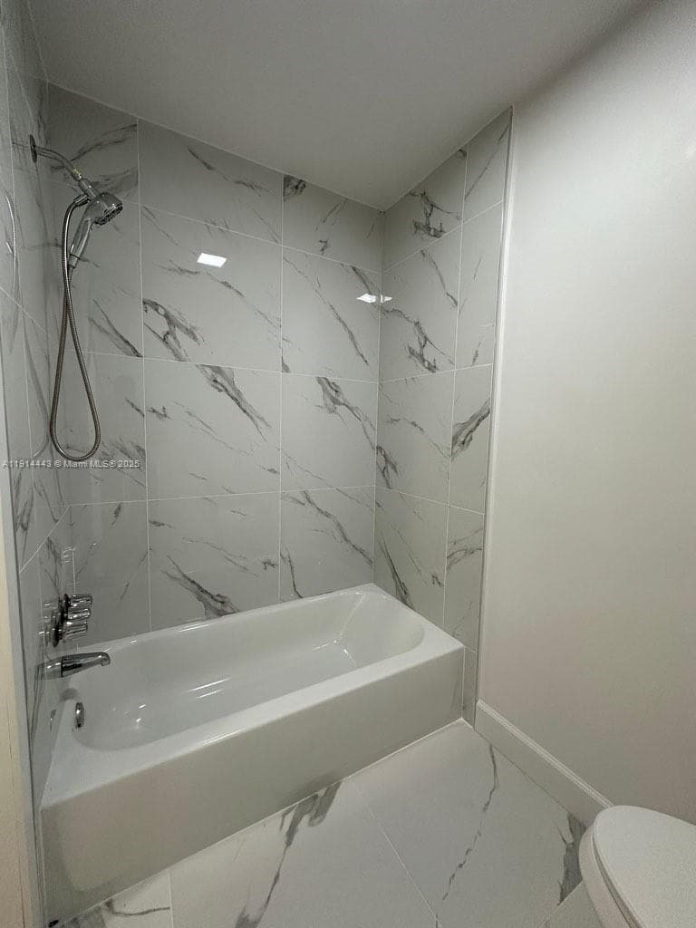 VILLAGE AT DADELAND CONDO · #J208 in Miami - Photo 6