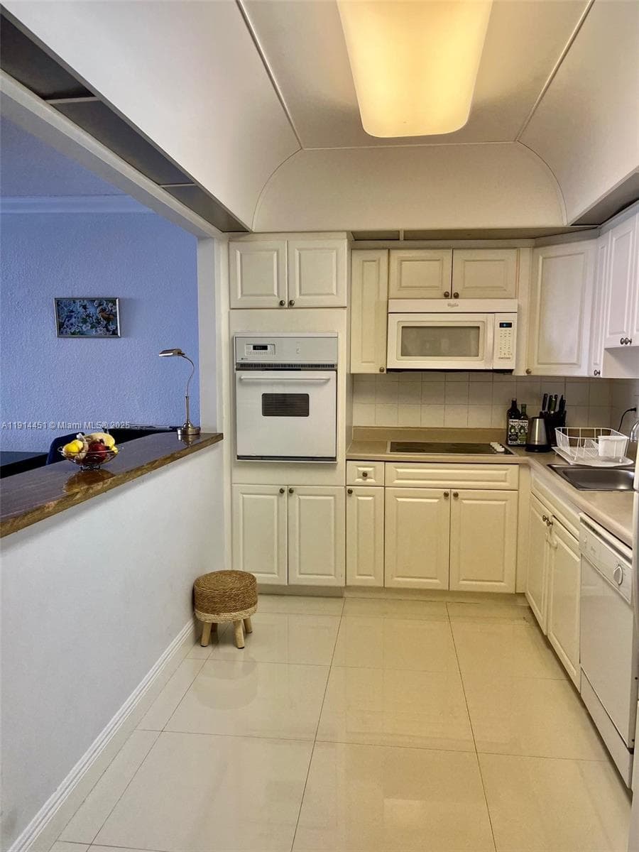 OCEANVIEW BUILDING A COND · #225 in Sunny Isles Beach - Photo 7
