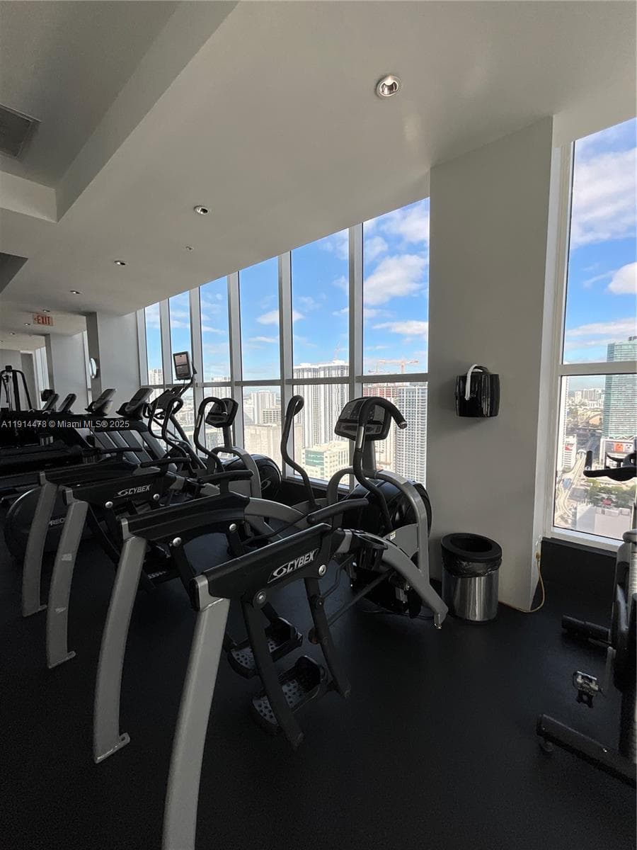 Loft Downtown II · #1911 in Miami - Photo 17