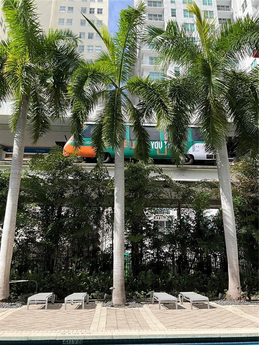 Loft Downtown II · #1911 in Miami - Photo 9