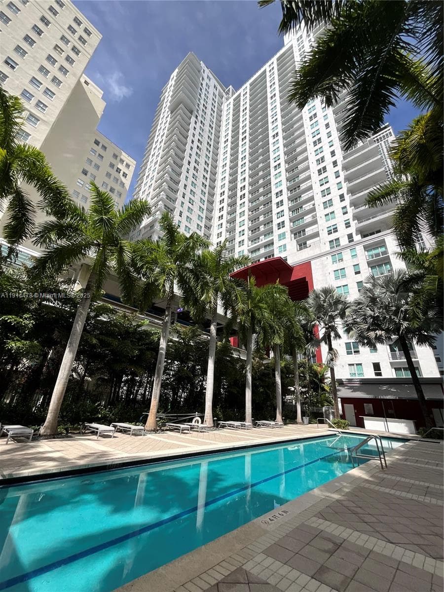 Loft Downtown II · #1911 in Miami - Photo 10