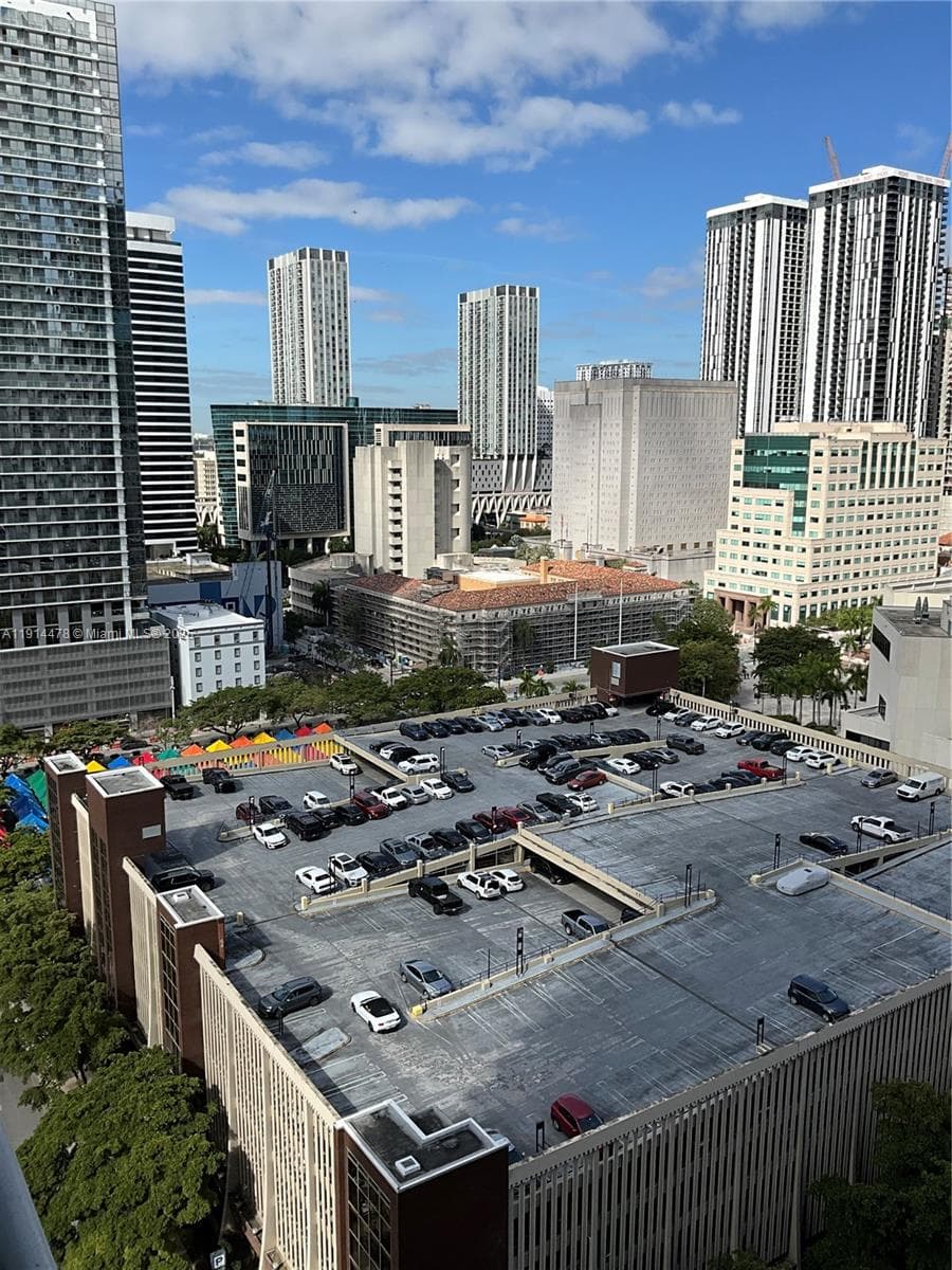 Loft Downtown II · #1911 in Miami - Photo 19