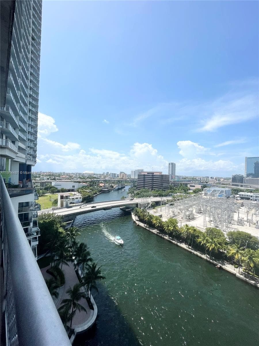 NEO VERTIKA CONDO · #1513 in Miami - Photo 27