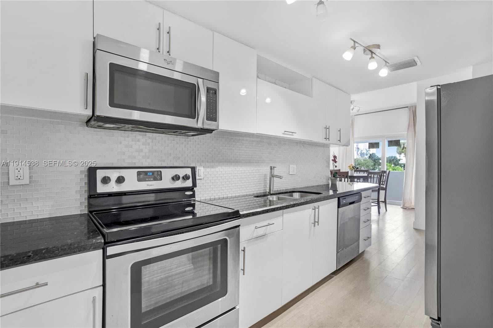 Arlen House West · #125 in Sunny Isles Beach - Photo 12