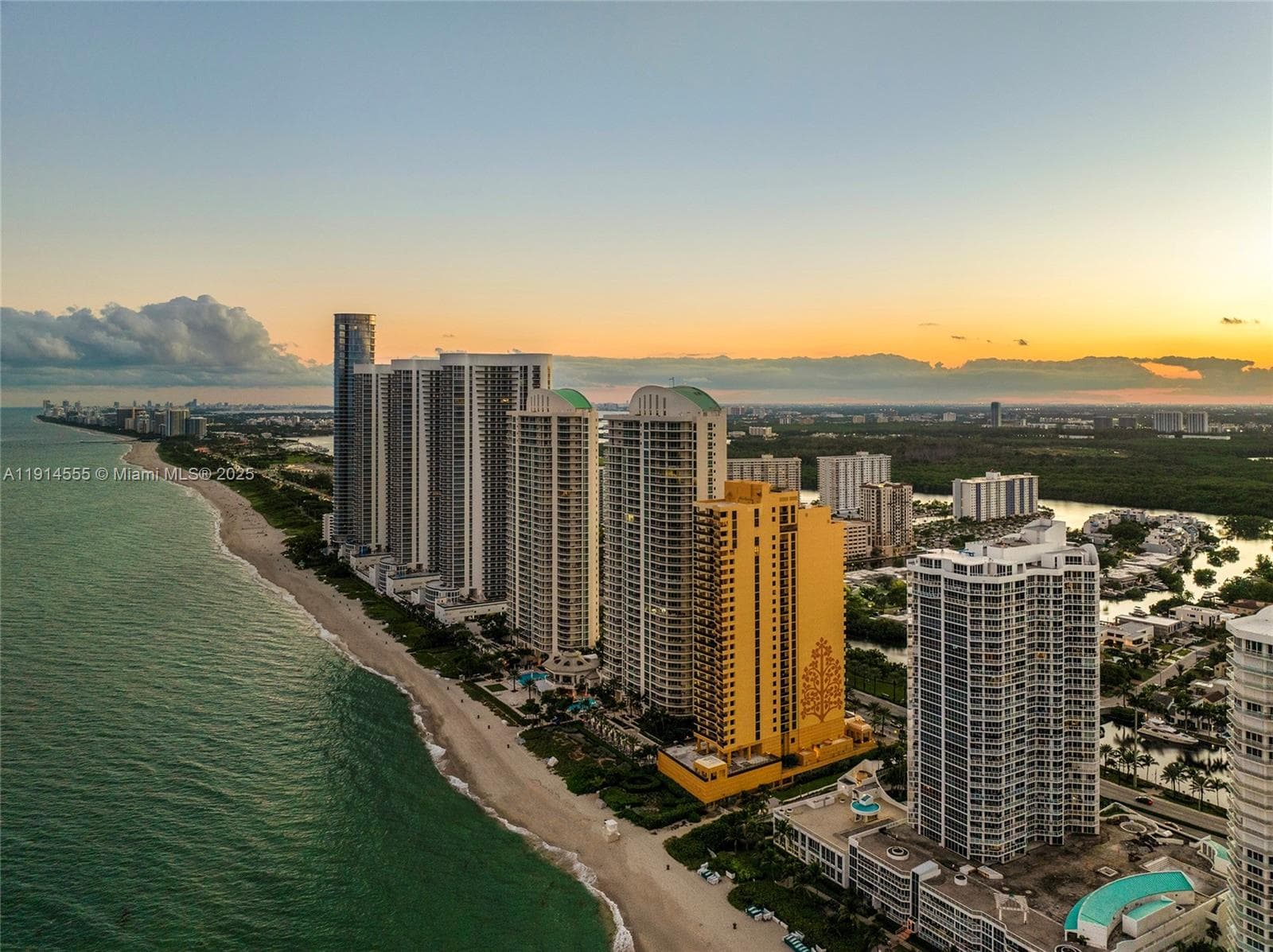 SAYAN CONDO · #UPH1 in Sunny Isles Beach - Photo 43