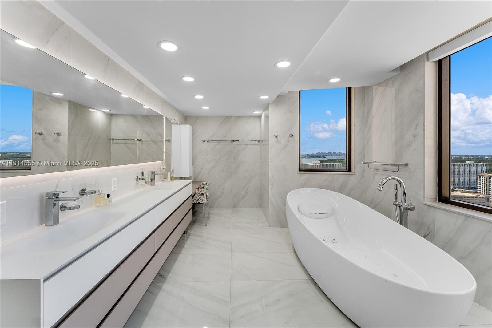 SAYAN CONDO · #UPH1 in Sunny Isles Beach - Photo 20