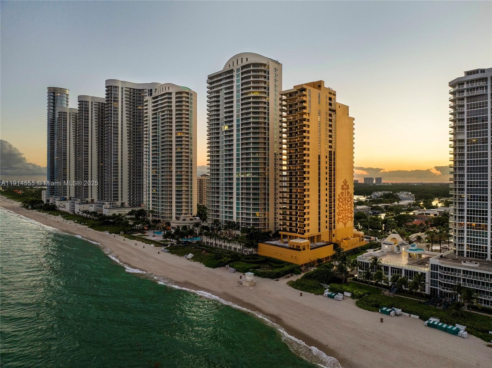 SAYAN CONDO · #UPH1 in Sunny Isles Beach - Photo 41