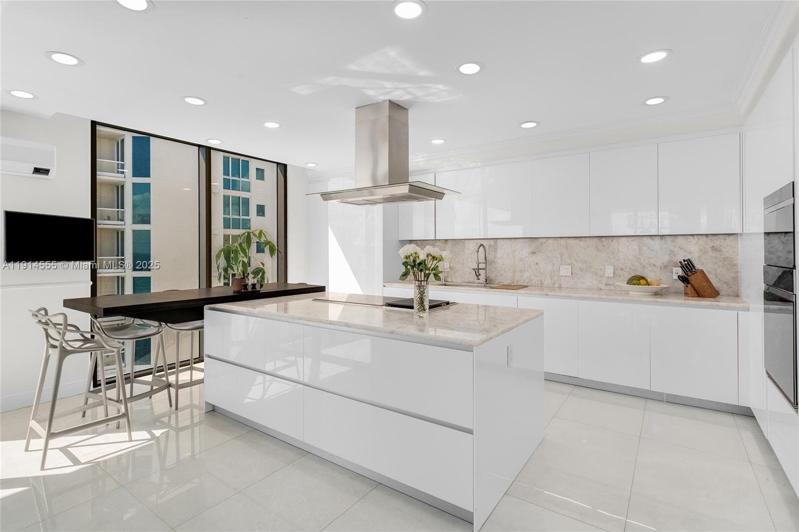SAYAN CONDO · #UPH1 in Sunny Isles Beach - Photo 11