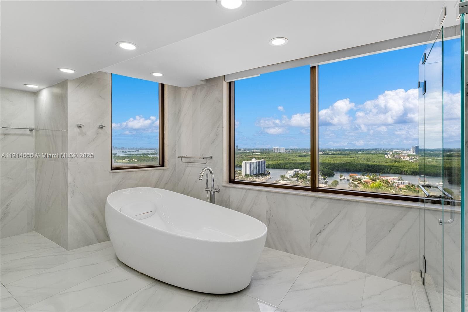 SAYAN CONDO · #UPH1 in Sunny Isles Beach - Photo 19