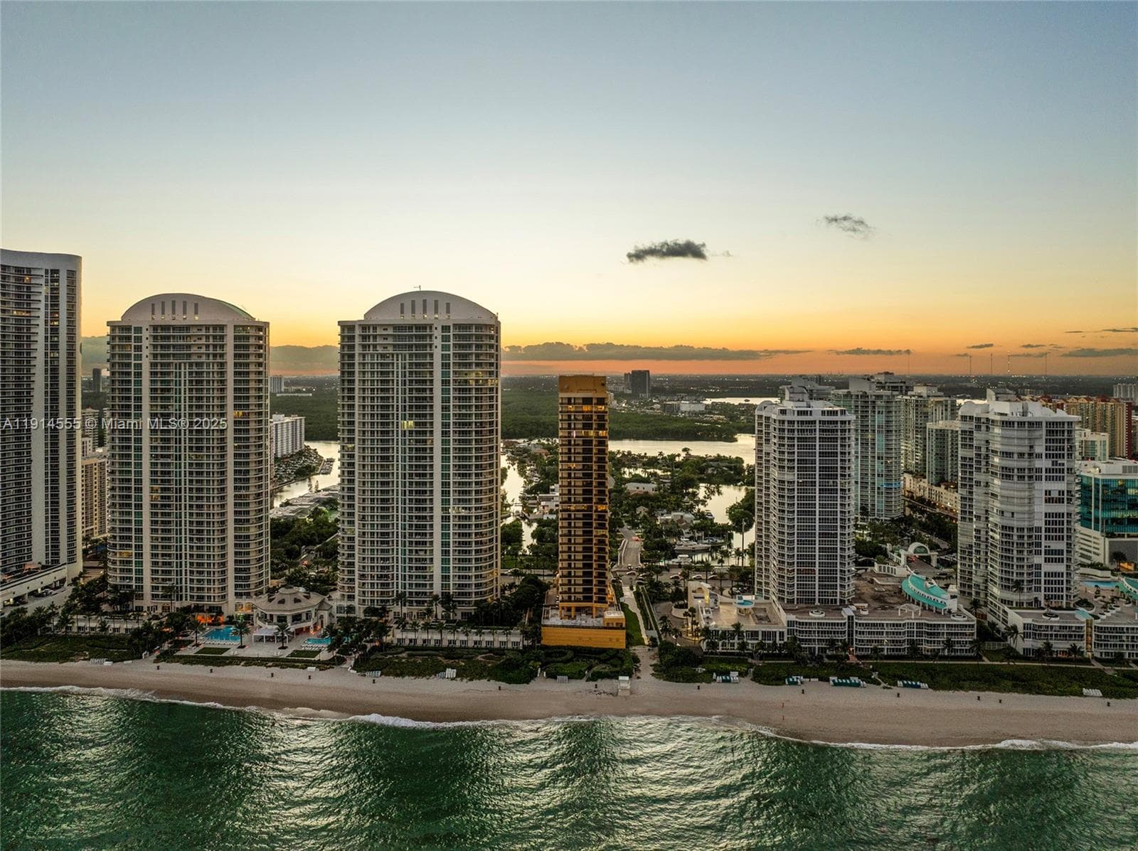 SAYAN CONDO · #UPH1 in Sunny Isles Beach - Photo 44