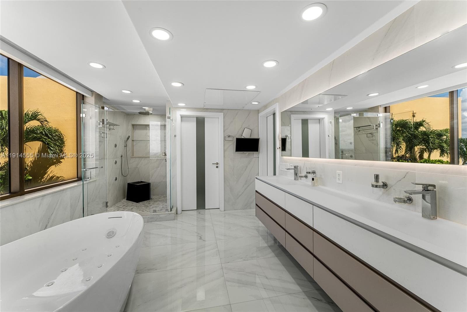 SAYAN CONDO · #UPH1 in Sunny Isles Beach - Photo 21