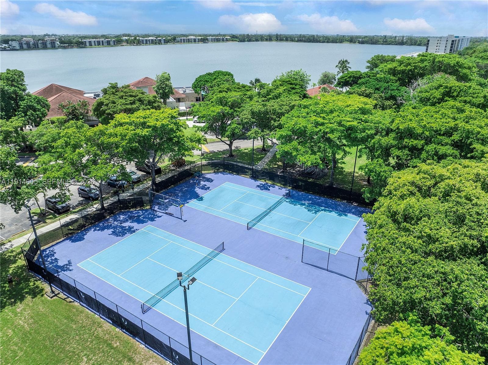 Lake Emerald · #216 in Oakland Park - Photo 34