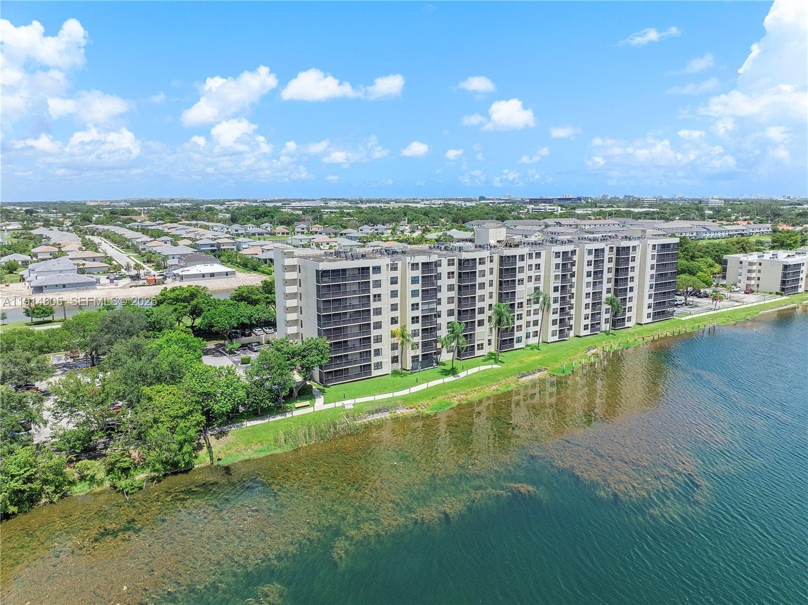 Lake Emerald · #216 in Oakland Park - Photo 35
