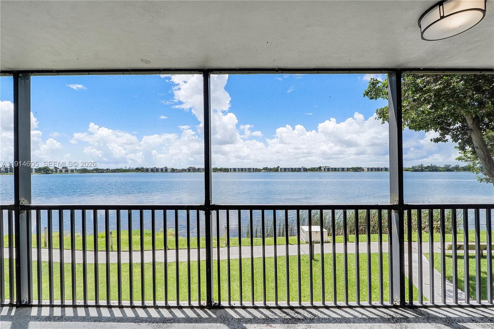 Lake Emerald · #216 in Oakland Park - Photo 4