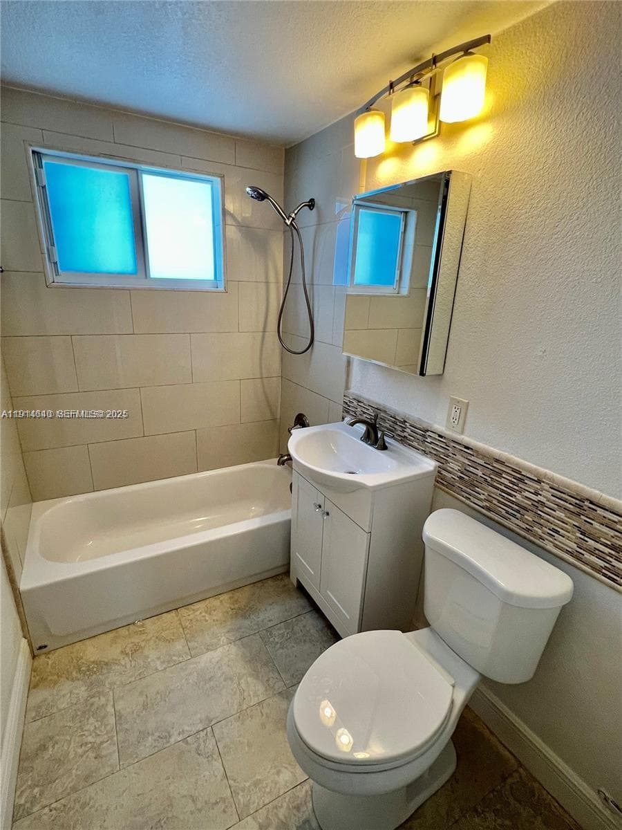 FAIRMONT HOUSE · #45 in North Miami - Photo 11