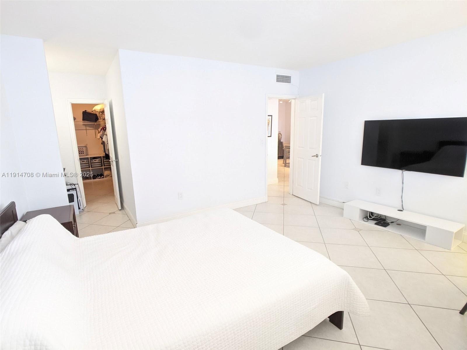 SOUTH BAY CLUB CONDO · #938 in Miami Beach - Photo 9