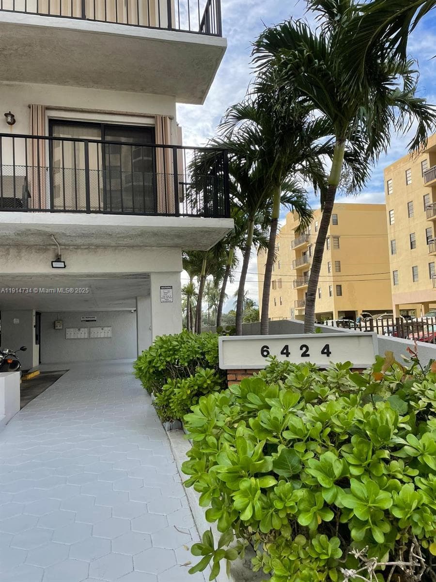 6424 COLLINS BLDG CONDO · #204 in Miami Beach - Photo 1