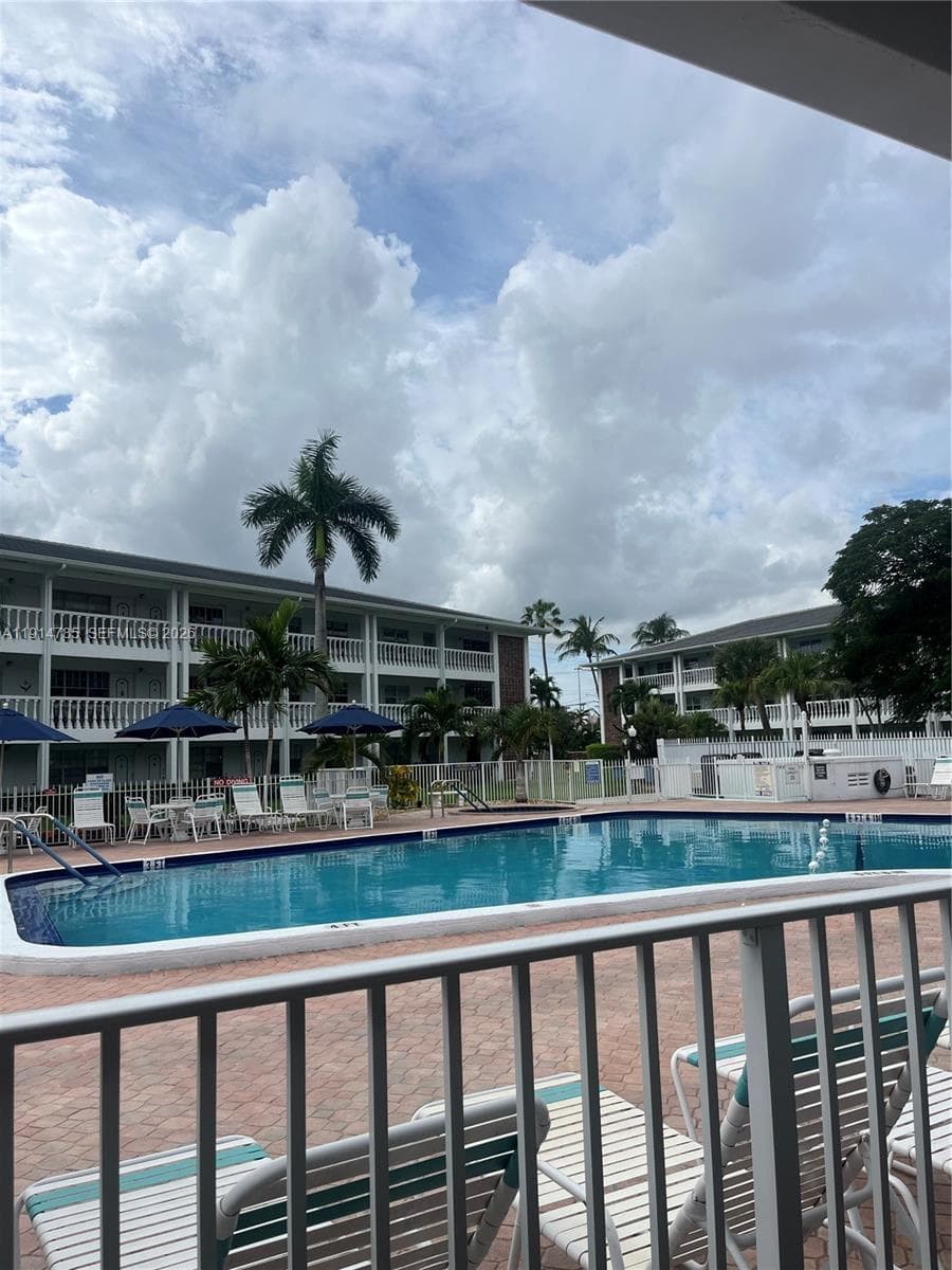 Maybury Mansions Condo · #F109 in Fort Lauderdale - Photo 14