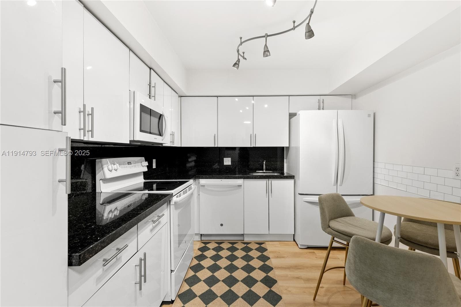 Admirals Port · #108W in Aventura - Photo 25
