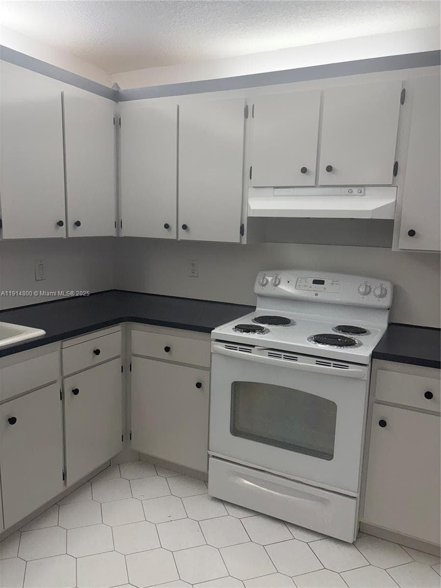 WILSHIRE CONDO · #218W in Miami - Photo 1