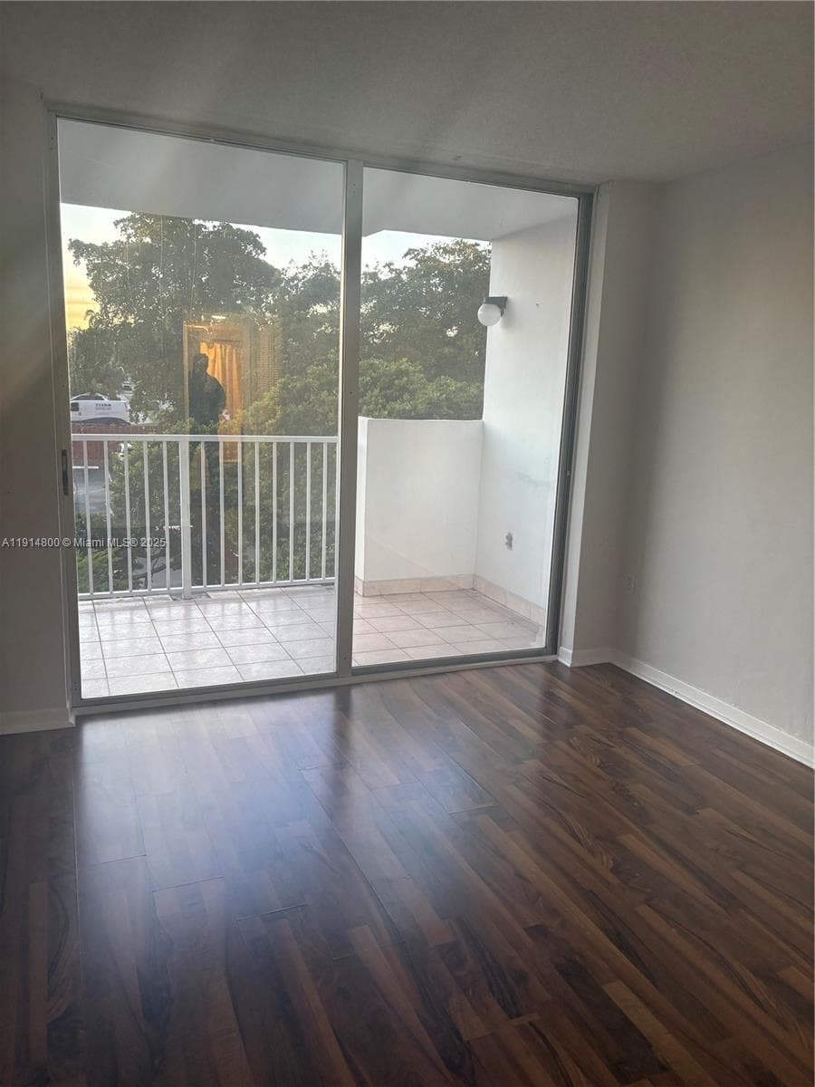 WILSHIRE CONDO · #218W in Miami - Photo 8