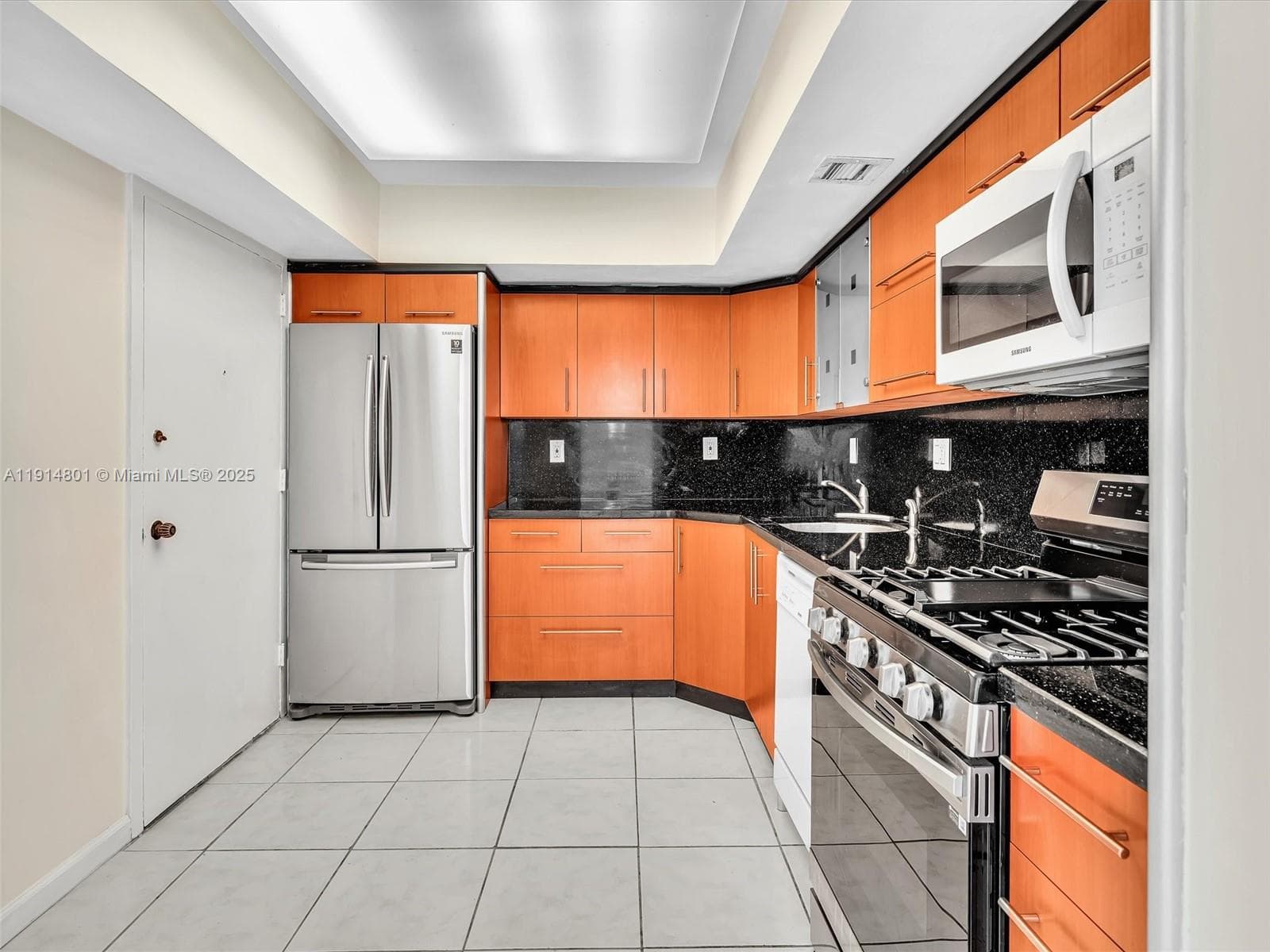 PARKER PLAZA CONDO · #2024 in Hallandale Beach - Photo 10