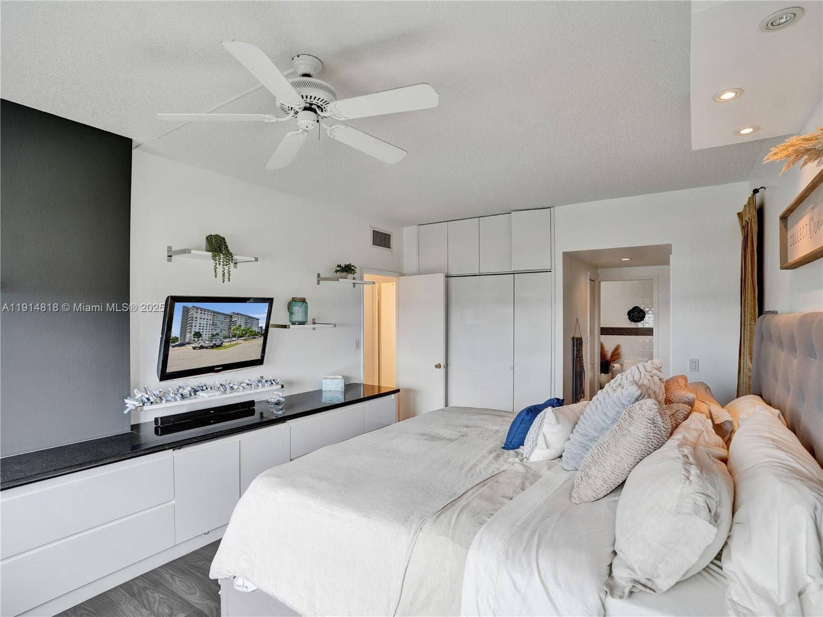 Hillcrest · #1204 in Hollywood - Photo 23