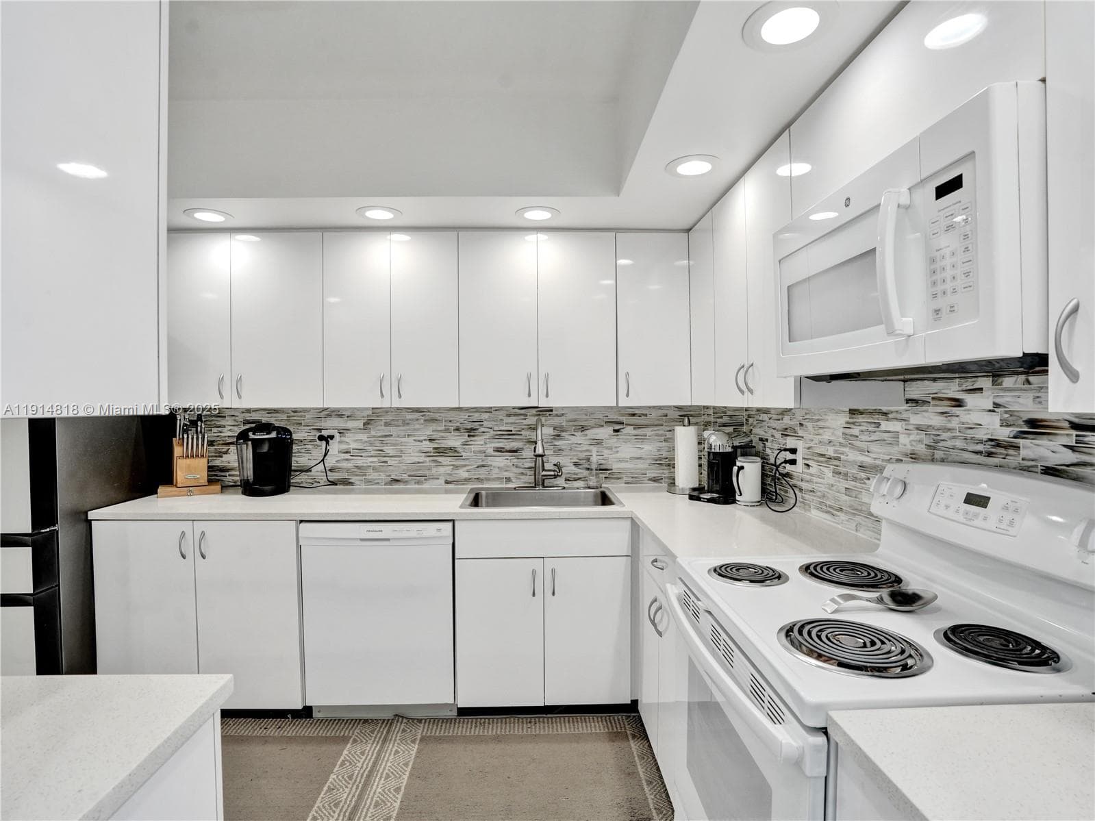 Hillcrest · #1204 in Hollywood - Photo 12