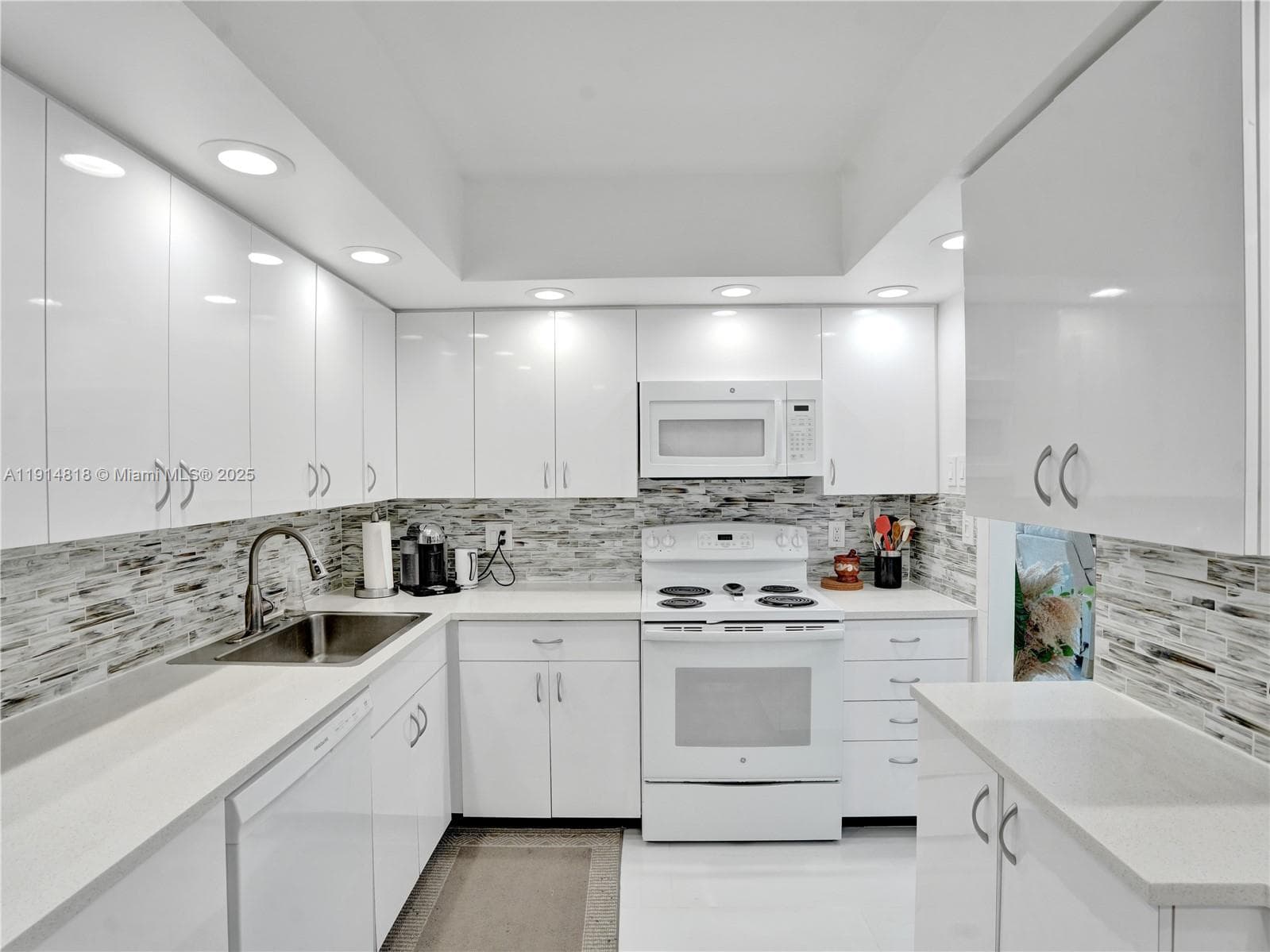 Hillcrest · #1204 in Hollywood - Photo 14