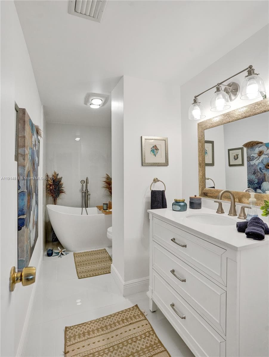 Hillcrest · #1204 in Hollywood - Photo 18