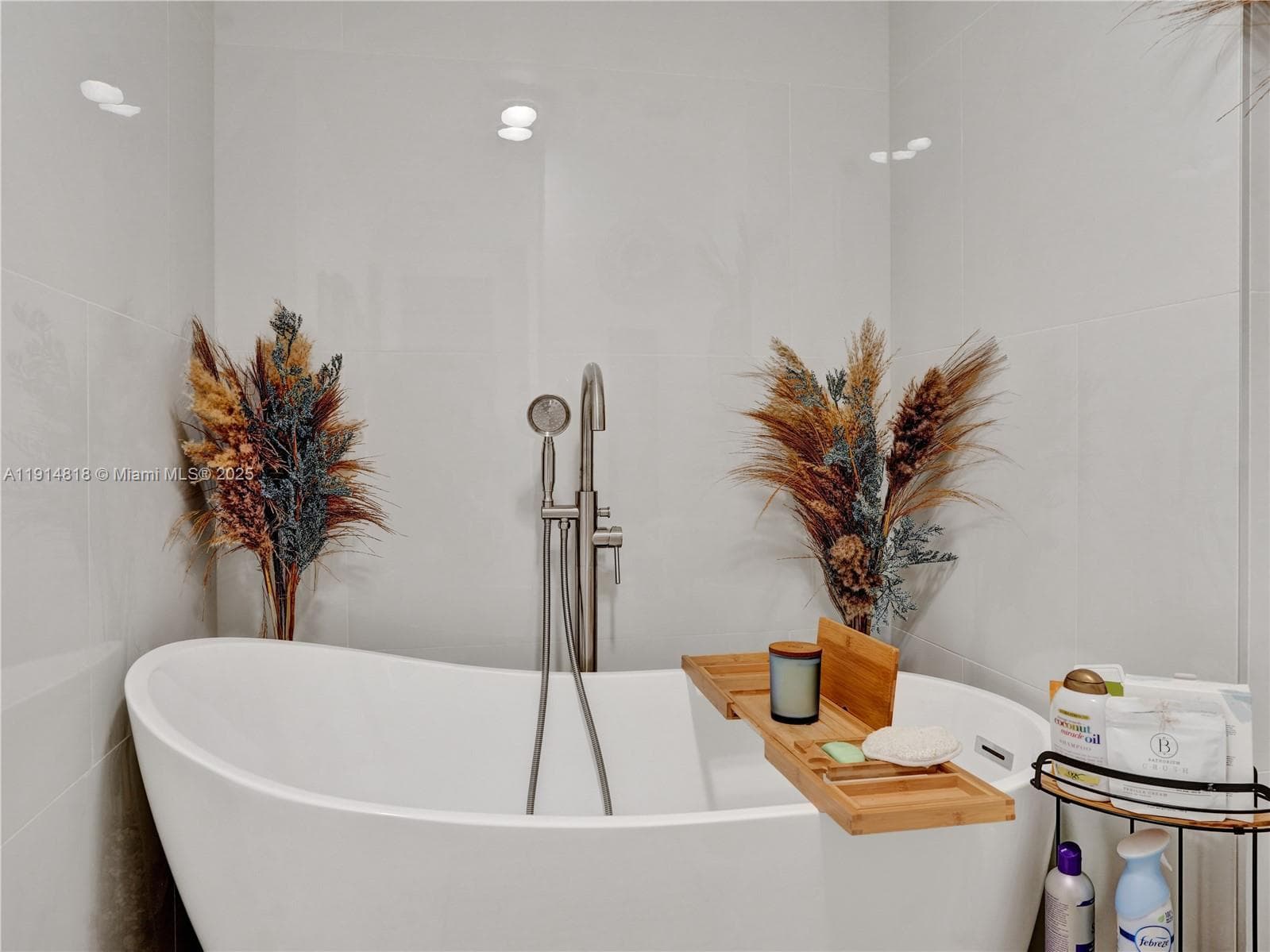 Hillcrest · #1204 in Hollywood - Photo 19