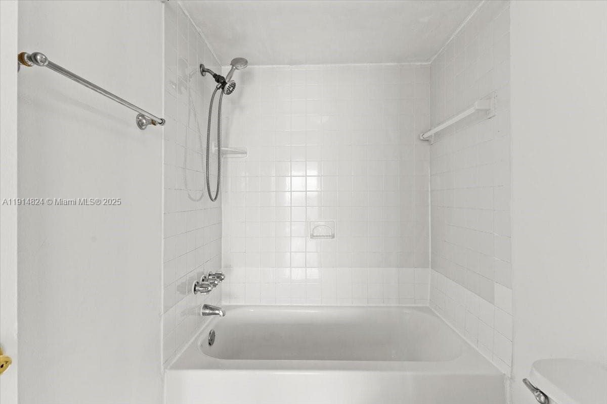 DEL PRADO · #1603 in Aventura - Photo 17