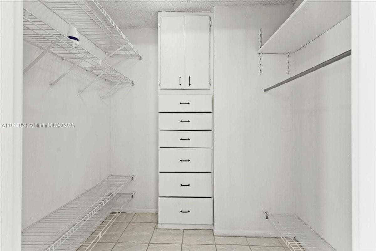 DEL PRADO · #1603 in Aventura - Photo 15