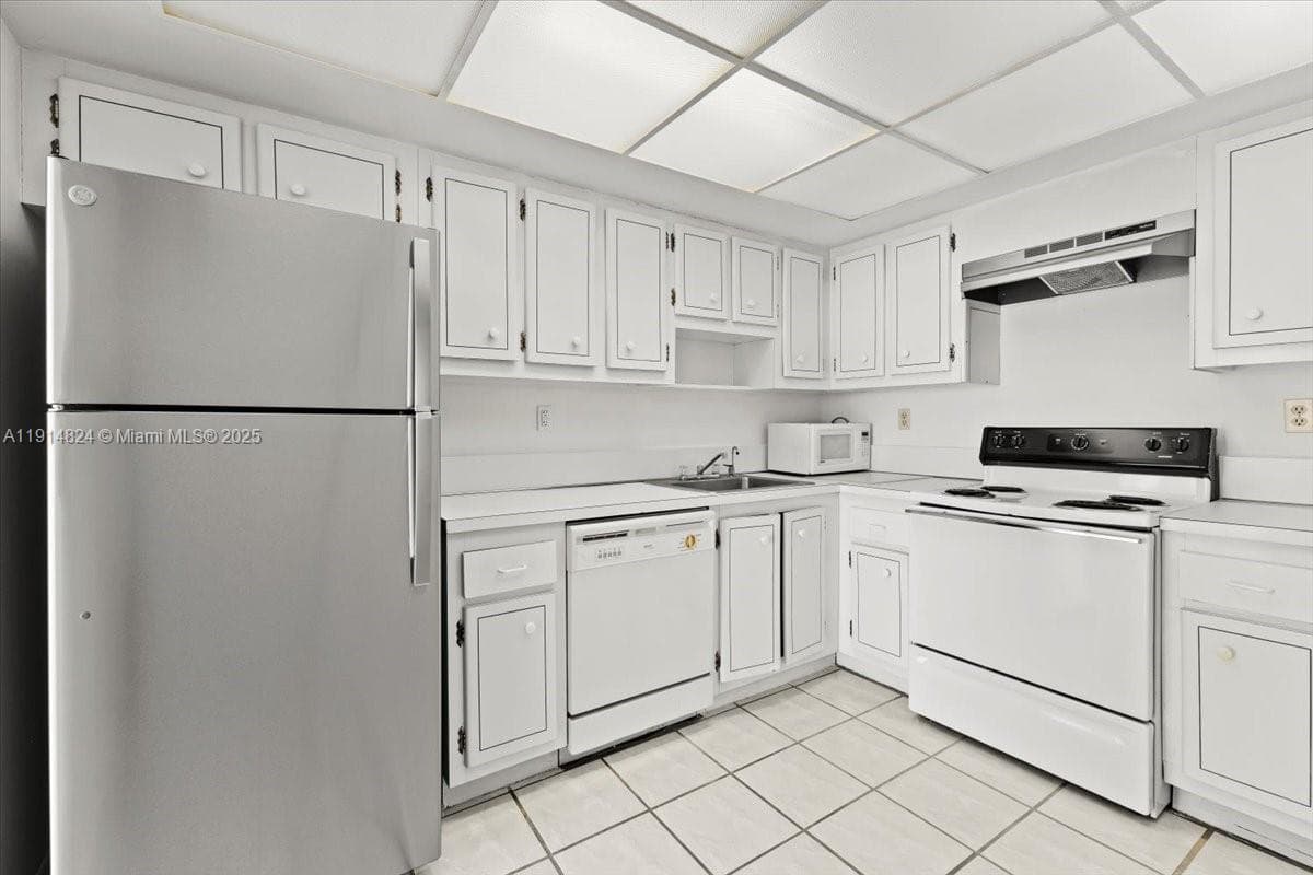DEL PRADO · #1603 in Aventura - Photo 8